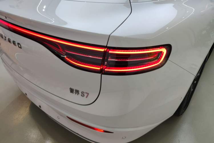Used Hima Luxeed S7 2025 855 km Max Right Rear Taillight