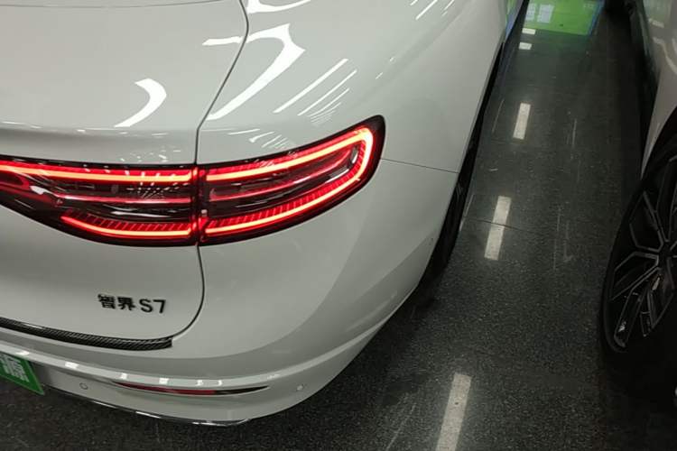 Used Hima Luxeed S7 2025 855 km Max Right Rear Taillight
