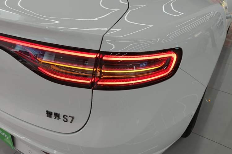 Used Hima Luxeed S7 2025 855 km Max Right Rear Taillight