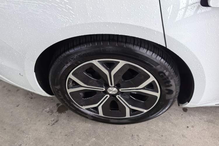 Used Hima Luxeed S7 2025 855 km Max Right Rear Wheel Hub