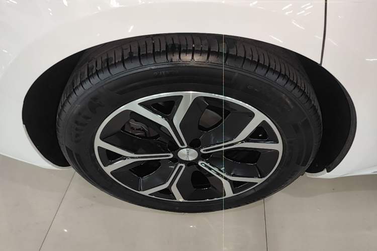 Used Hima Luxeed S7 2025 855 km Max Right Rear Wheel Hub