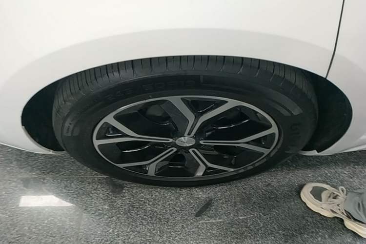 Used Hima Luxeed S7 2025 855 km Max Right Rear Wheel Hub