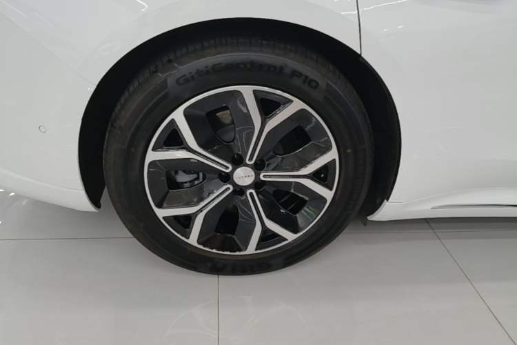 Used Hima Luxeed S7 2025 855 km Max Right Rear Wheel Hub