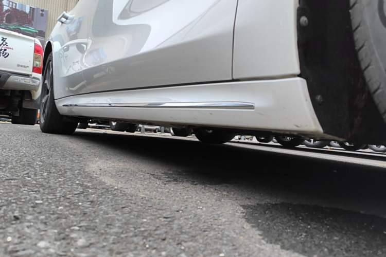 Used Hima Luxeed S7 2025 855 km Max Right Side Sill