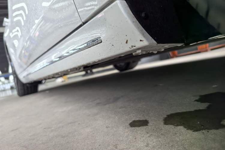 Used Hima Luxeed S7 2025 855 km Max Right Side Sill