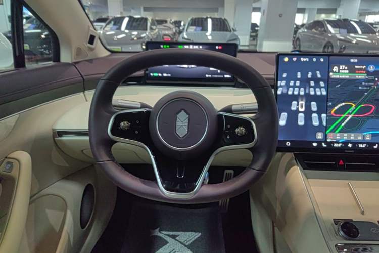 Used Hima Luxeed S7 2025 705 km Pro Steering Wheel