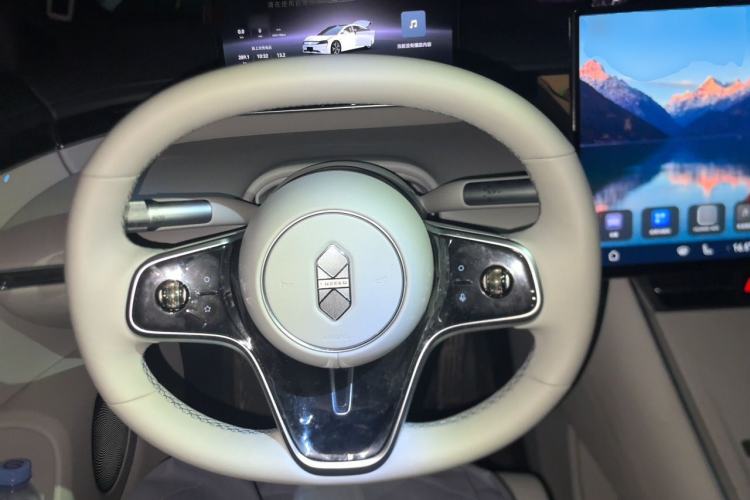 Used Hima Luxeed S7 2025 705 km Pro Steering Wheel
