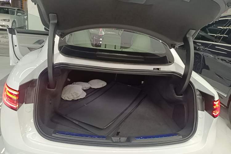 Used Hima Luxeed S7 2025 855 km Max Trunk