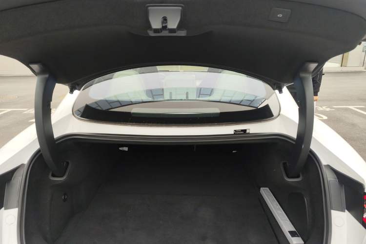 Used Hima Luxeed S7 2025 855 km Max Trunk