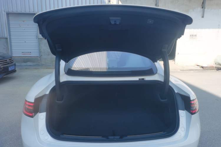 Used Hima Luxeed S7 2025 855 km Max Trunk