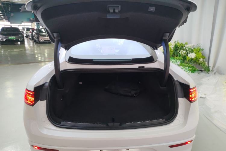 Used Hima Luxeed S7 2025 855 km Max Trunk