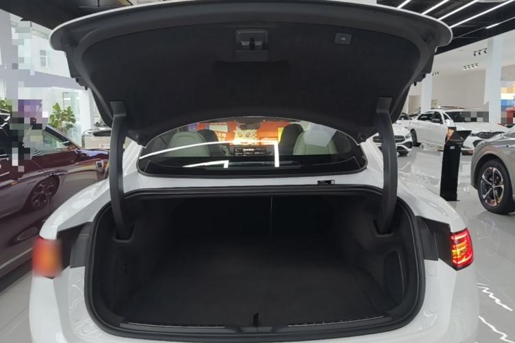 Used Hima Luxeed S7 2025 855 km Max Trunk