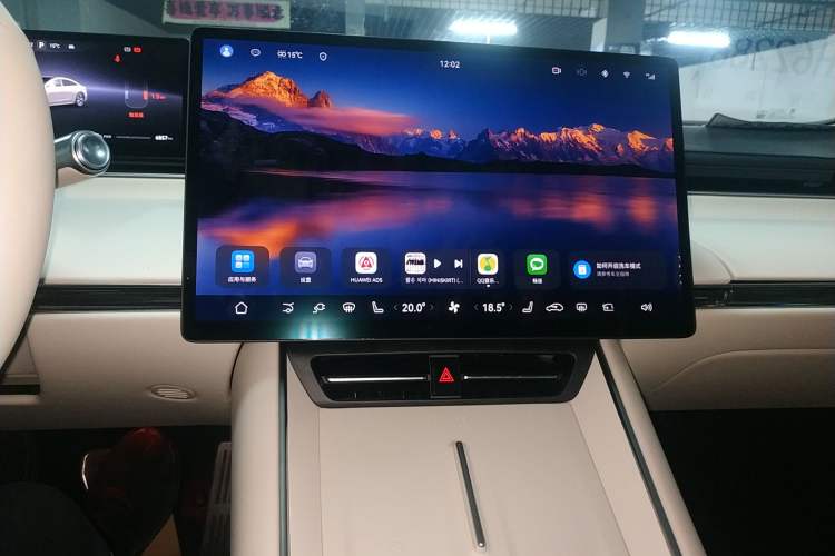 Used Hima Luxeed S7 2025 705 km Pro Audio And AC Panel