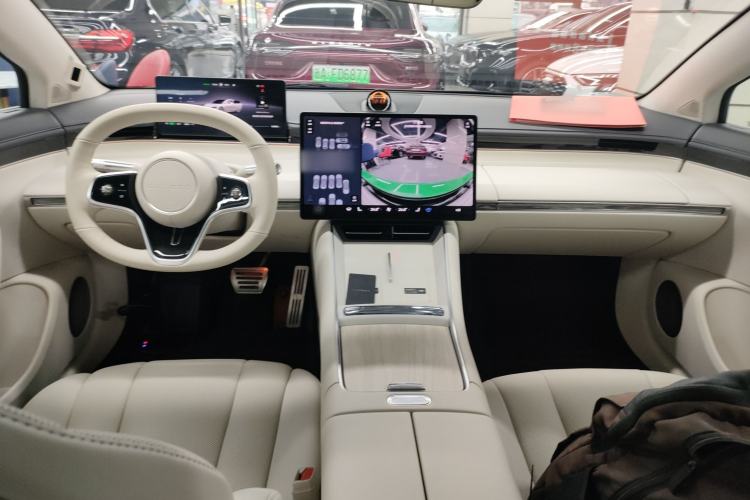 Used Hima Luxeed S7 2025 855 km Max Center Console