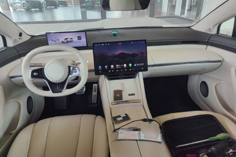 Used Hima Luxeed S7 2025 855 km Max Center Console