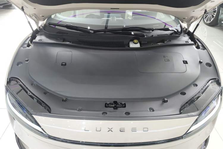Used Hima Luxeed S7 2025 785 km Ultra Engine Bay