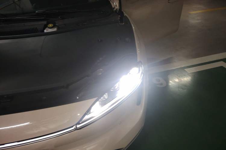 Used Hima Luxeed S7 2025 855 km Max Engine Bay Left