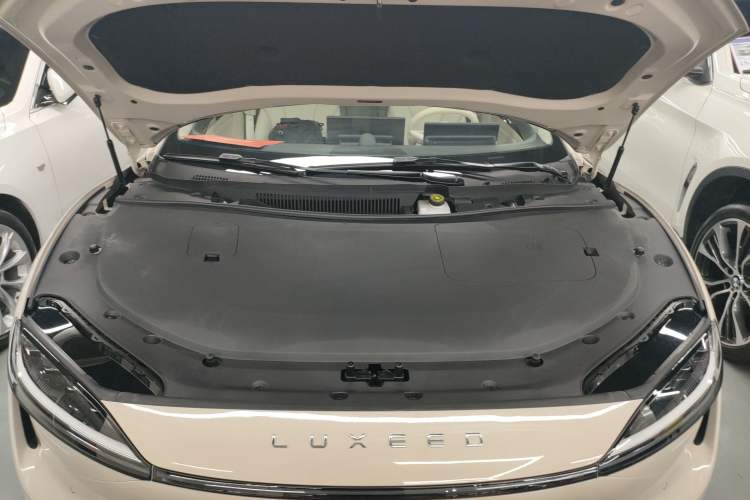 Used Hima Luxeed S7 2025 855 km Max Engine Bay