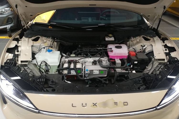 Used Hima Luxeed S7 2025 705 km Max Engine Bay