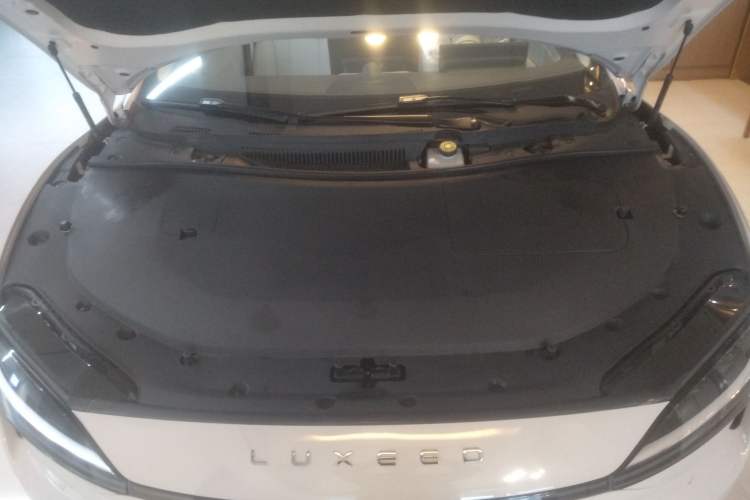 Used Hima Luxeed S7 2025 855 km Max Engine Bay