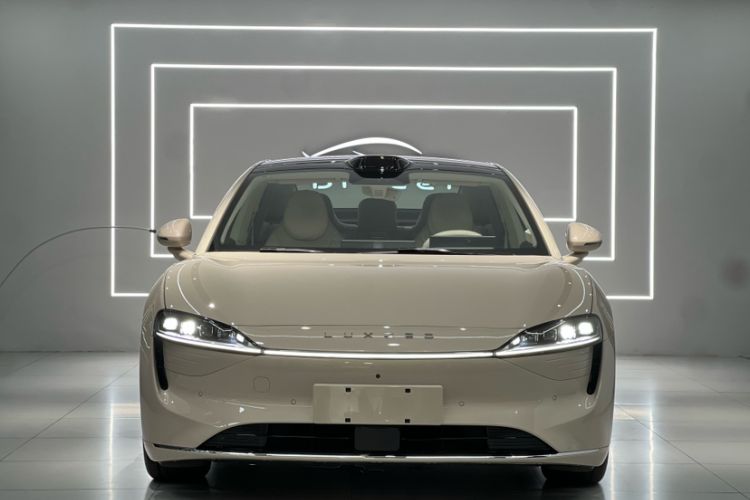 Used Hima Luxeed S7 2025 855 km Max Exterior 1