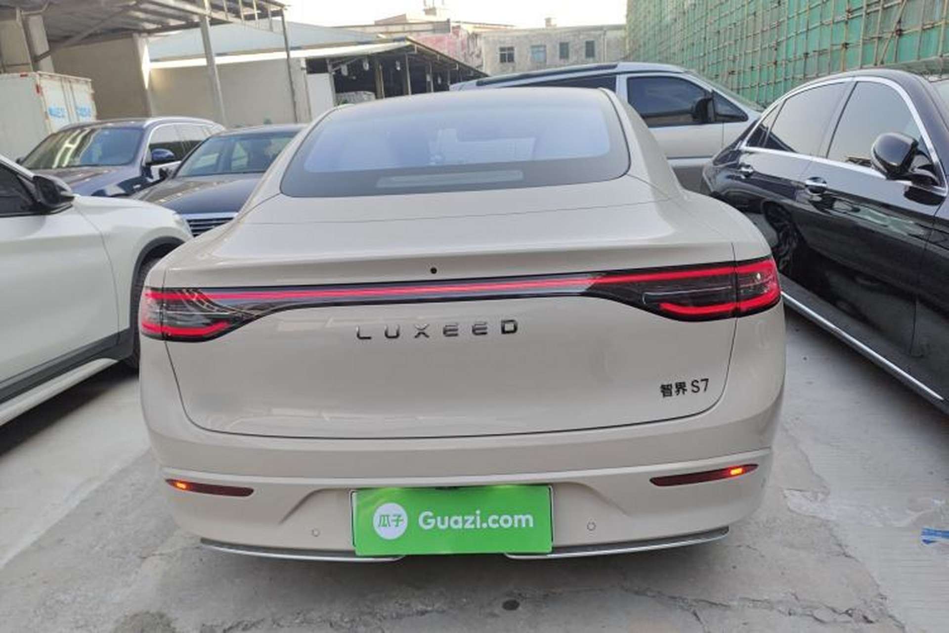 Used Hima Luxeed S7 2025 855 km Max Exterior 4