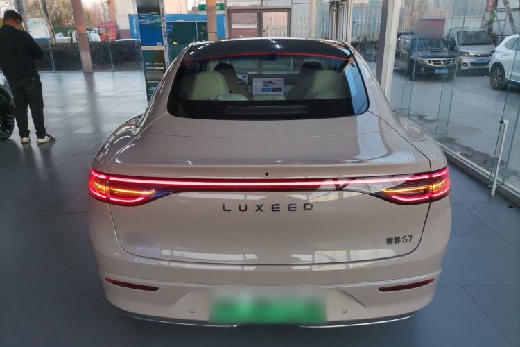 Used Hima Luxeed S7 2025 855 km Max Exterior 4