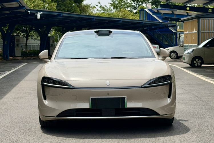 Used Hima Luxeed S7 2025 855 km Max Exterior 4