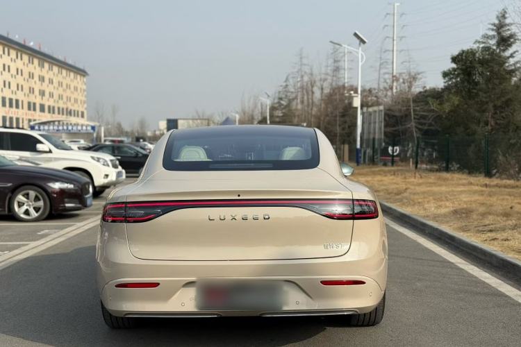 Used Hima Luxeed S7 2025 855 km Max Exterior 4