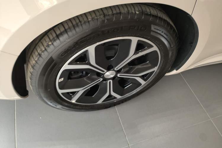 Used Hima Luxeed S7 2025 705 km Pro Exterior 5