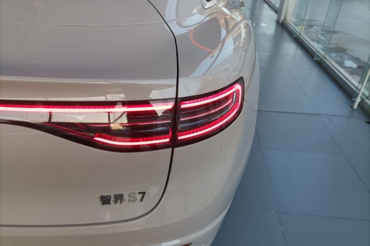 Used Hima Luxeed S7 2025 855 km Max Exterior 6