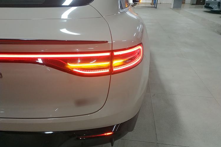 Used Hima Luxeed S7 2025 705 km Pro Exterior 6
