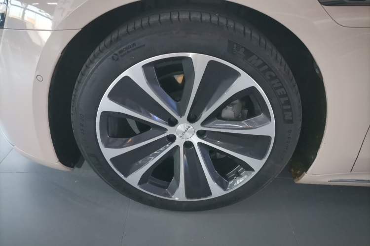 Used Hima Luxeed S7 2025 855 km Max Exterior 7