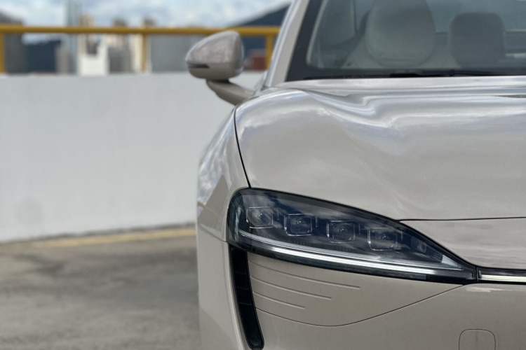 Used Hima Luxeed S7 2025 855 km Max Exterior 8