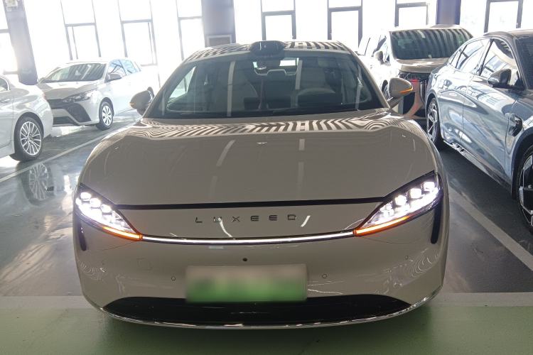 Used Hima Luxeed S7 2025 855 km Max Front