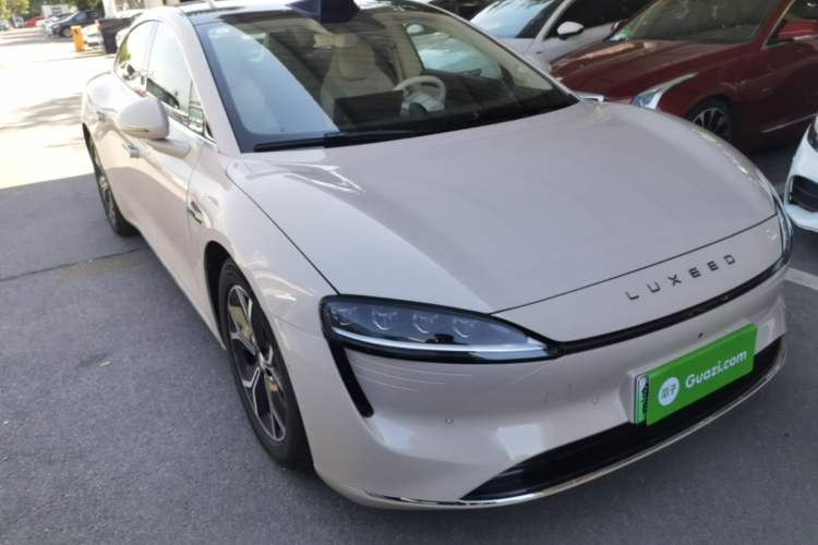 Used Hima Luxeed S7 2025 705 km Pro Front Right 45 Deg