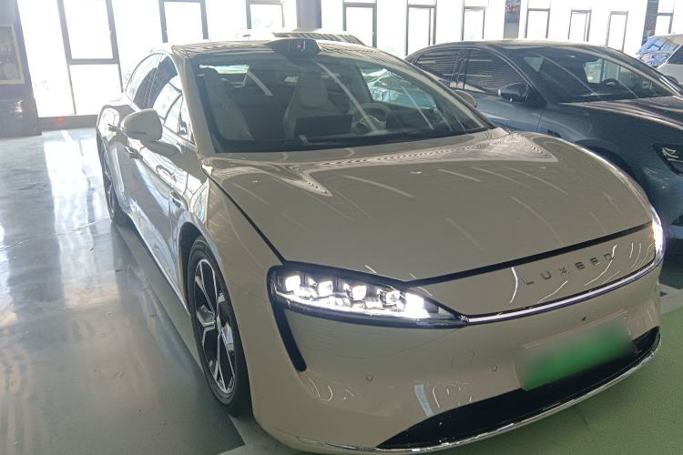 Used Hima Luxeed S7 2025 855 km Max Front Right 45 Deg
