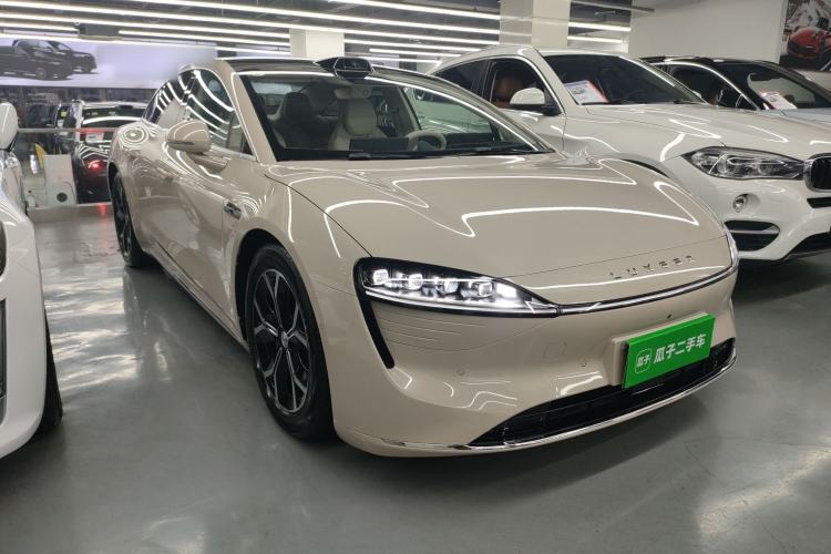 Used Hima Luxeed S7 2025 855 km Max Front Right 45 Deg