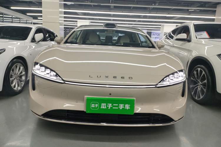 Used Hima Luxeed S7 2025 855 km Max Front