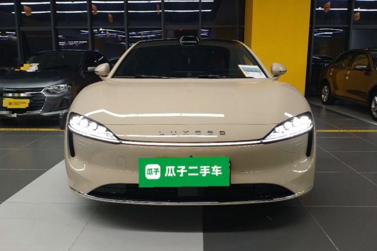 Used Hima Luxeed S7 2025 705 km Max Front