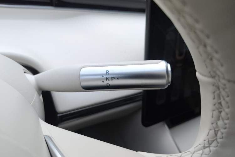Used Hima Luxeed S7 2025 855 km Max Gear Lever