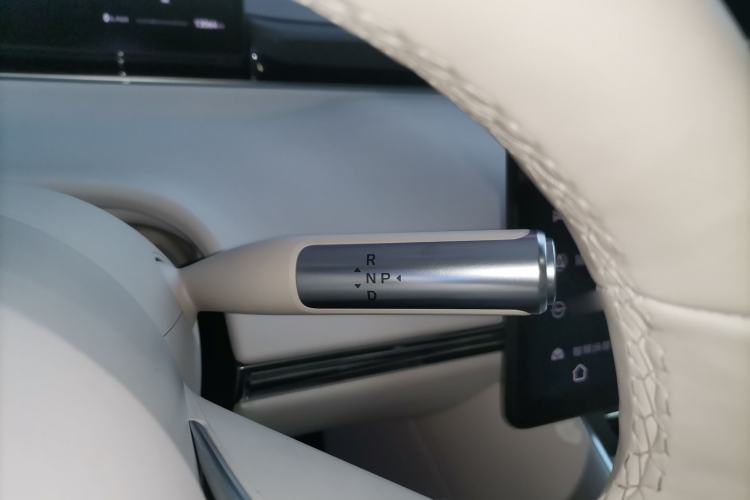 Used Hima Luxeed S7 2025 855 km Max Gear Lever