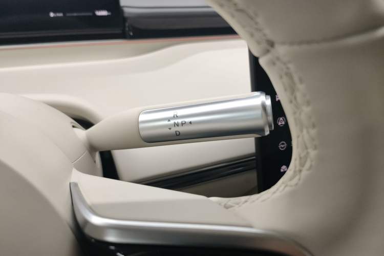 Used Hima Luxeed S7 2025 855 km Max Gear Lever