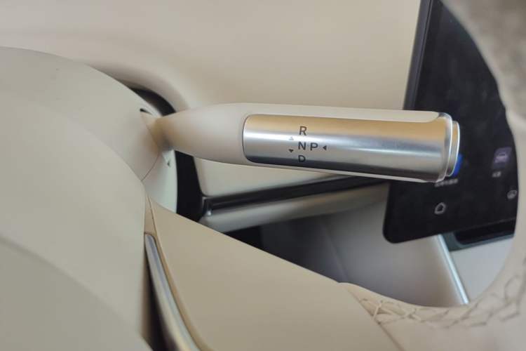 Used Hima Luxeed S7 2025 855 km Max Gear Lever