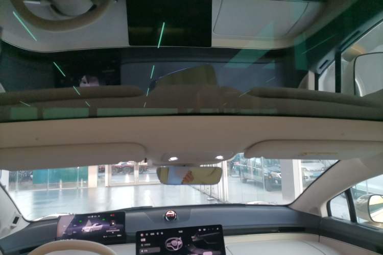 Used Hima Luxeed S7 2025 855 km Max Headliner