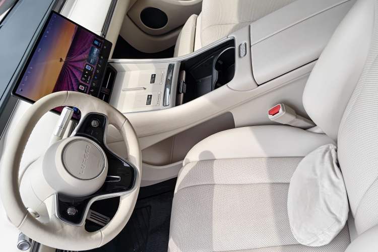 Used Hima Luxeed S7 2025 855 km Max Interior 1
