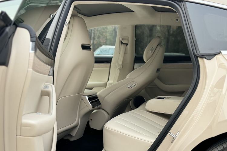 Used Hima Luxeed S7 2025 855 km Max Interior 2