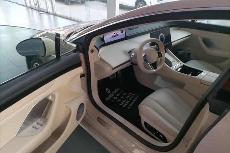 Used Hima Luxeed S7 2025 855 km Max Interior 3