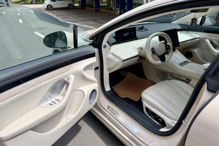 Used Hima Luxeed S7 2025 855 km Max Interior 3