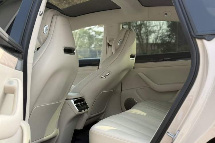 Used Hima Luxeed S7 2025 855 km Max Interior 3